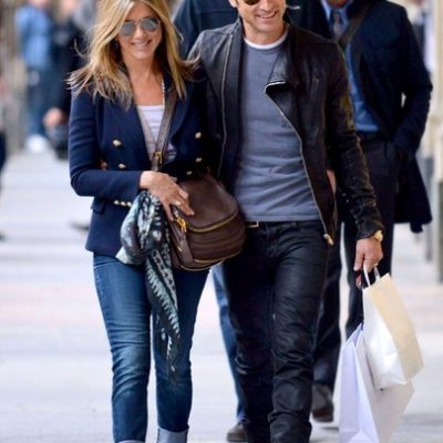 Jennifer Aniston wore a brown leather TOM FORD Jennifer bag with gold zipper details while strolling in Paris