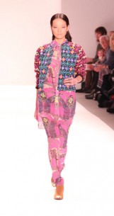 How about pretty prints, yes please… you are in the right place! Mara Hoffman Fall 2013 Runway Trends and Fashion Show Review