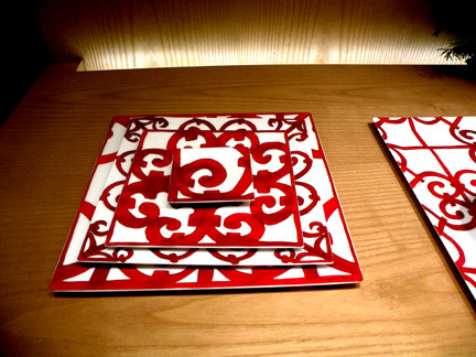 I'll take a service for 12, s'il vous plaît