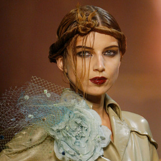 Smokey eyes and rich red lips at John Galliano