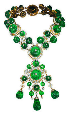 Necklace with pendant owned by Begum Aga KhanDesigned by Van Cleef & ArpelsParis, France, 1971Yellow gold, carved emeralds, diamondsVan Cleef & Arpels CollectionPhoto: Van Cleef & Arpels