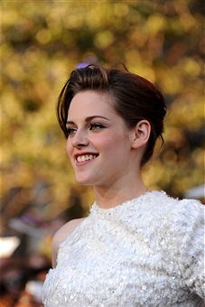 Kristen Stewart's Chic and Simple Red Carpet Hairstyle is a Summer Hair Do  - Sharon Haver 